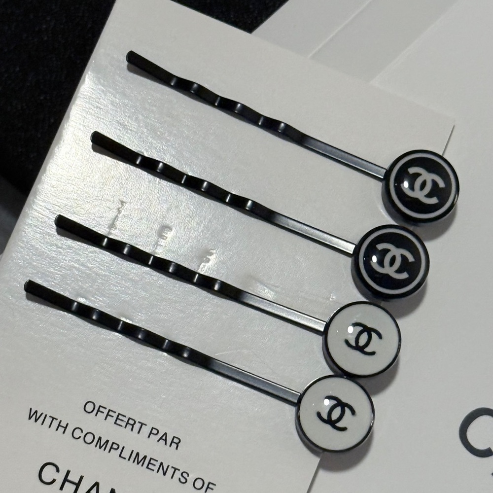 Chanel Monochrome Logo Hair Pins Set new with box - Picture 4 of 6